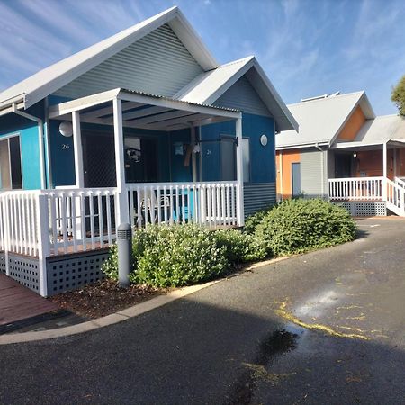 Mandurah Ocean Marina Chalets Экстерьер фото
