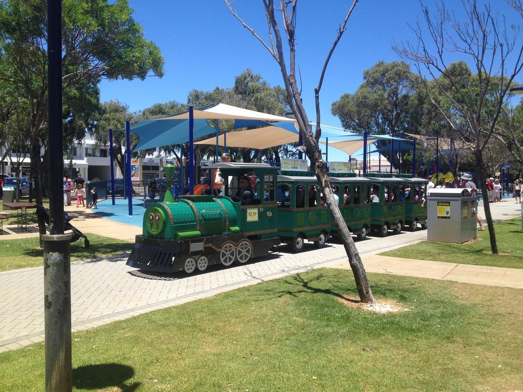 Mandurah Ocean Marina Chalets Экстерьер фото