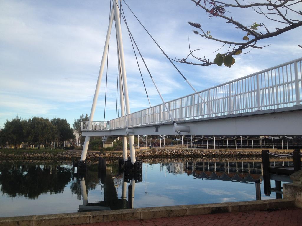 Mandurah Ocean Marina Chalets Экстерьер фото