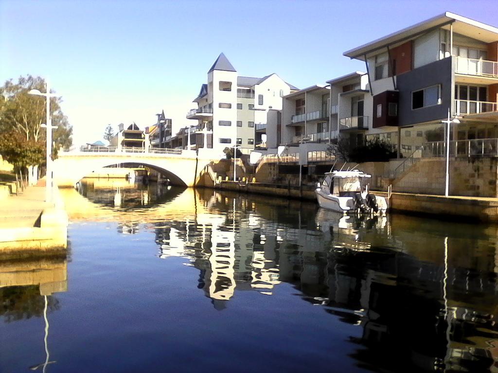 Mandurah Ocean Marina Chalets Экстерьер фото