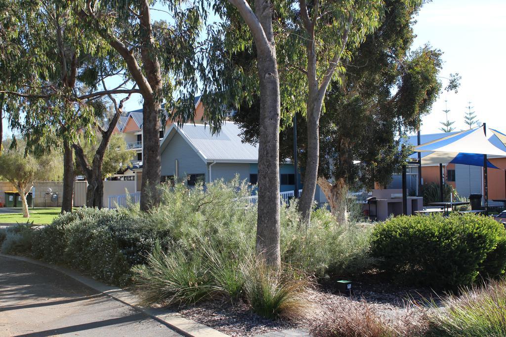 Mandurah Ocean Marina Chalets Экстерьер фото