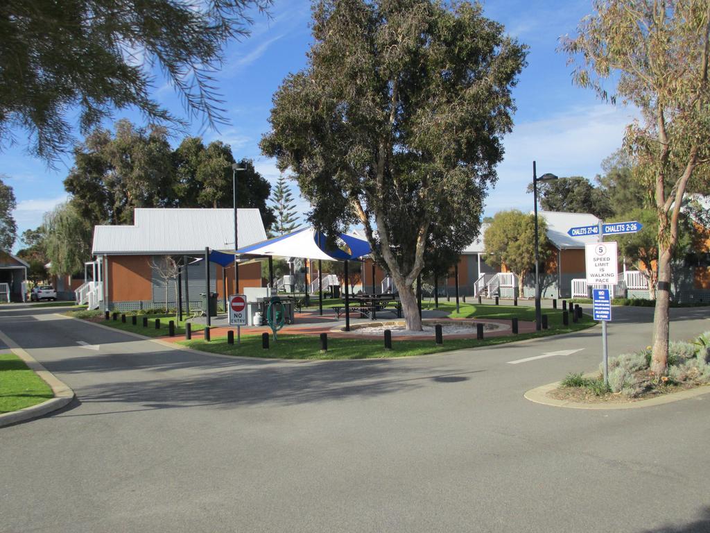 Mandurah Ocean Marina Chalets Экстерьер фото