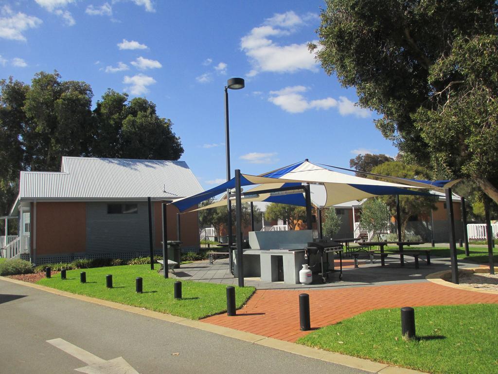 Mandurah Ocean Marina Chalets Экстерьер фото