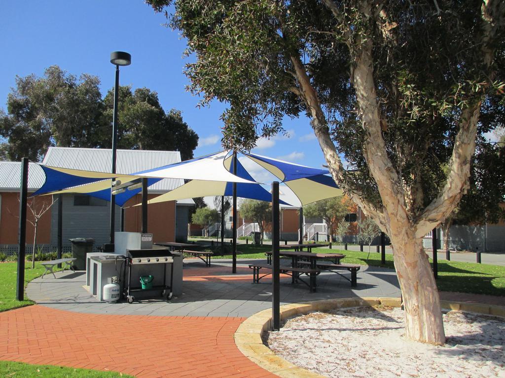 Mandurah Ocean Marina Chalets Экстерьер фото