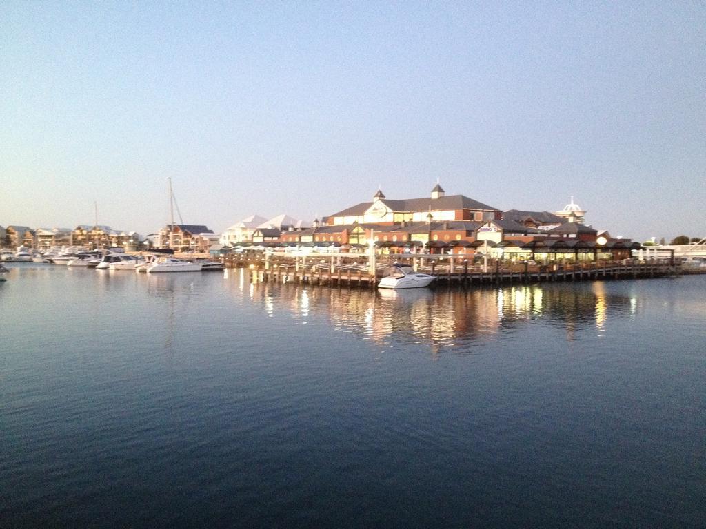 Mandurah Ocean Marina Chalets Экстерьер фото