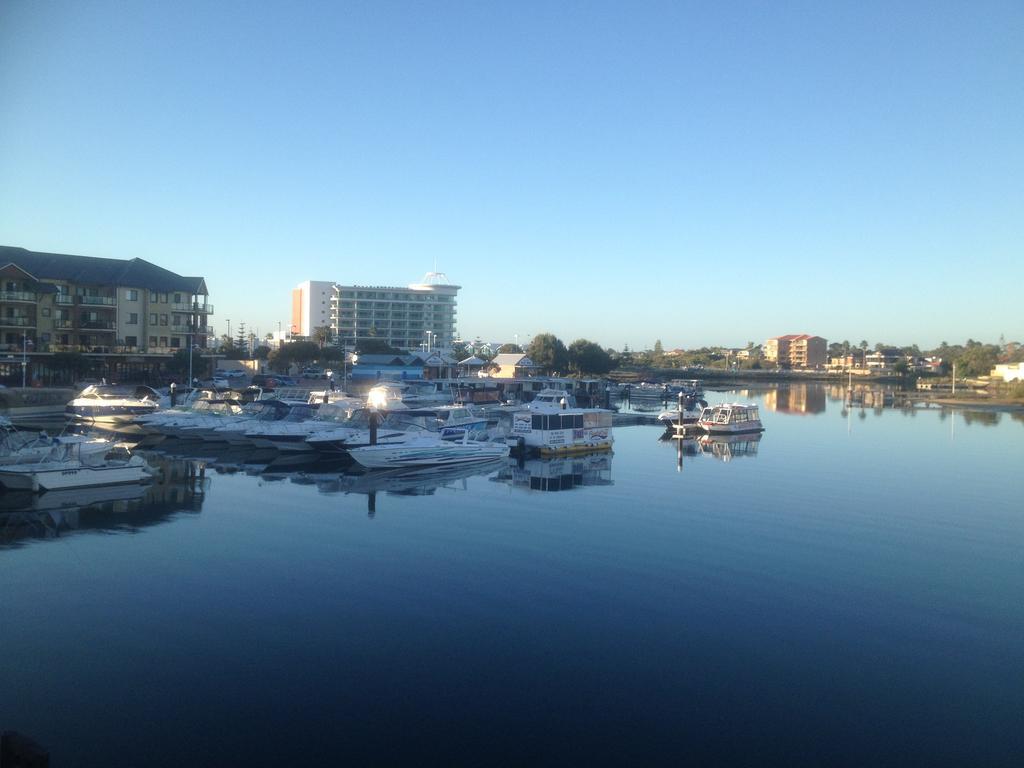 Mandurah Ocean Marina Chalets Экстерьер фото