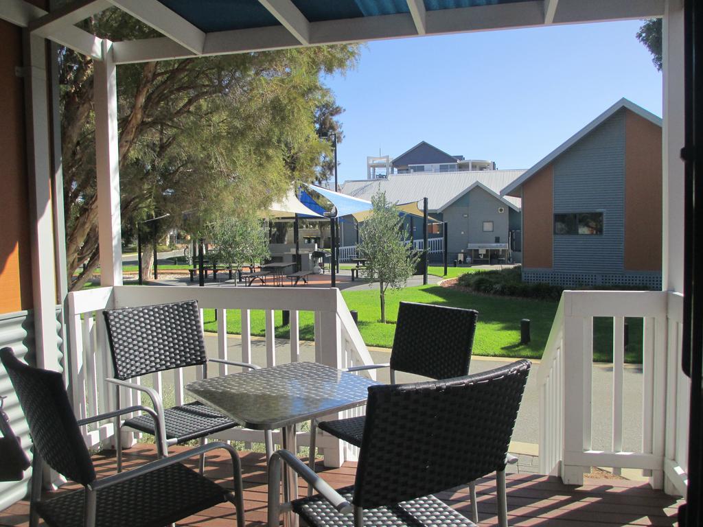 Mandurah Ocean Marina Chalets Экстерьер фото