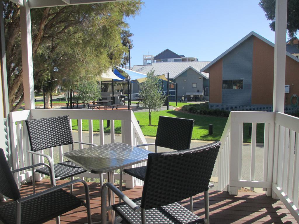 Mandurah Ocean Marina Chalets Экстерьер фото