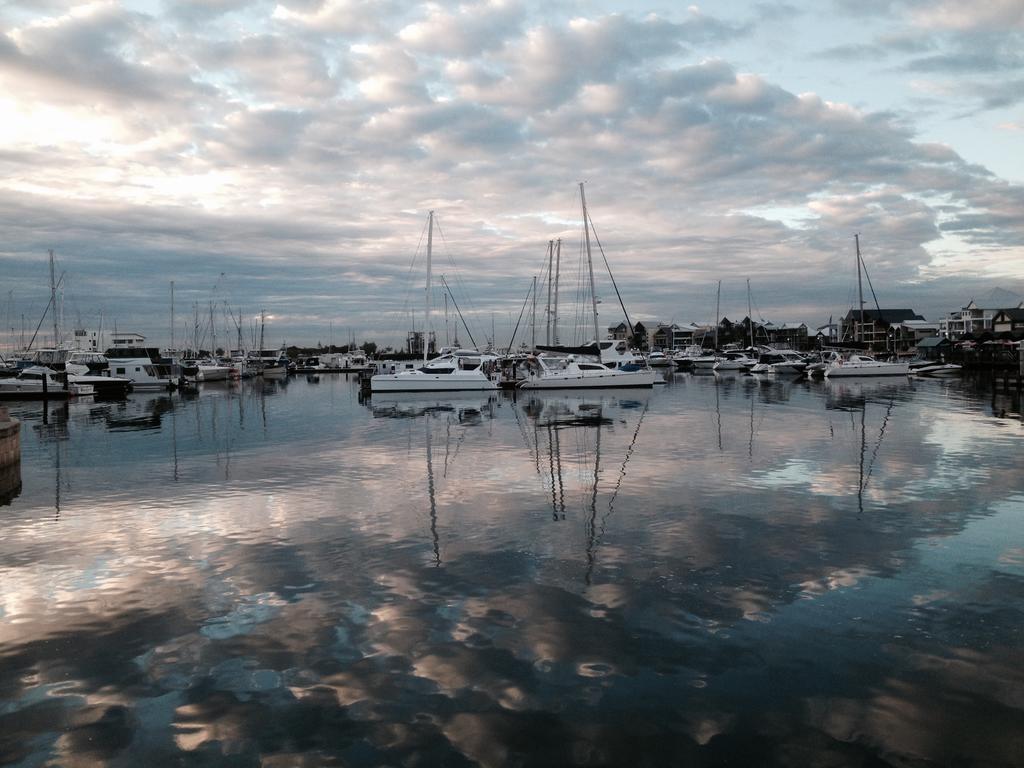 Mandurah Ocean Marina Chalets Экстерьер фото
