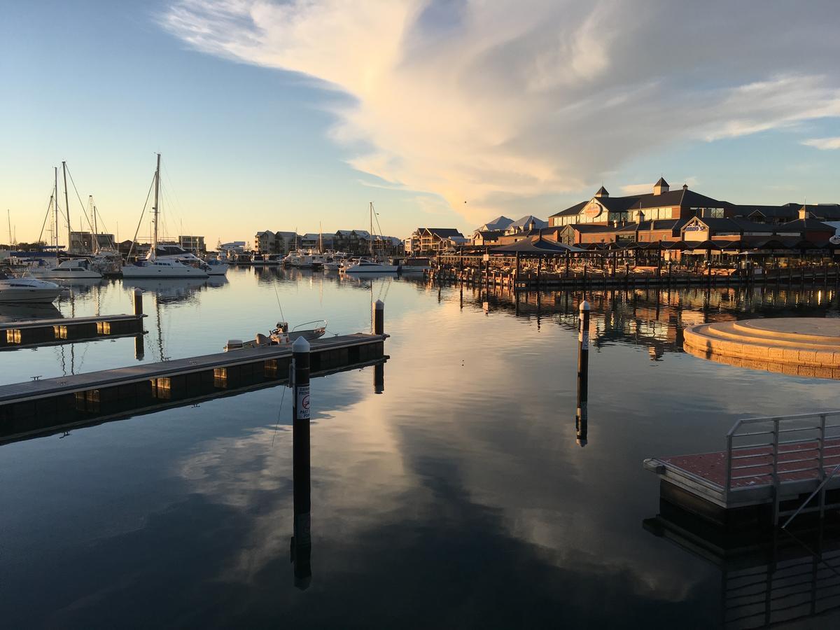 Mandurah Ocean Marina Chalets Экстерьер фото